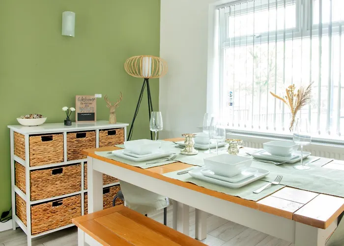 3 Bed Home In Wollaton, Nottingham
